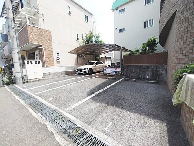 フォルティナドムス（206） 駐車場