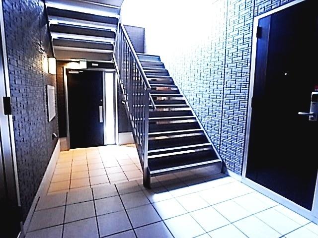 Ｄ−ｒｏｏｍ灘北通（101） ロビー