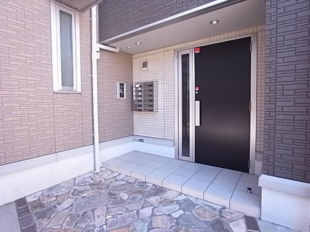 Ｄ−ｒｏｏｍ灘北通（101） エントランス