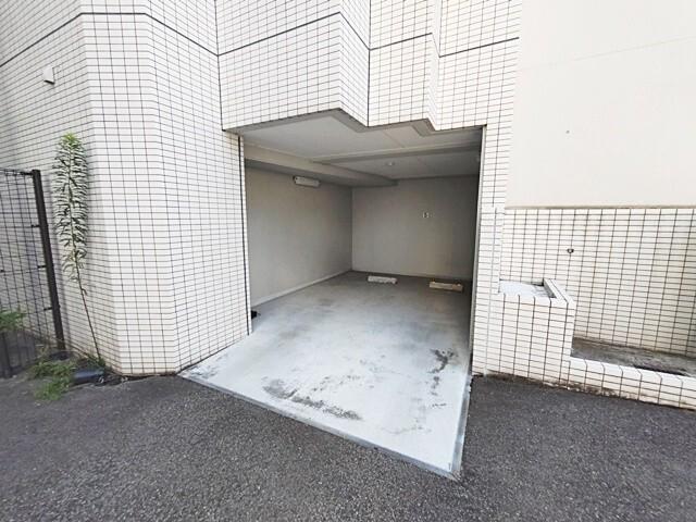 アドバンス三宮ウィングロード（704） 駐車場