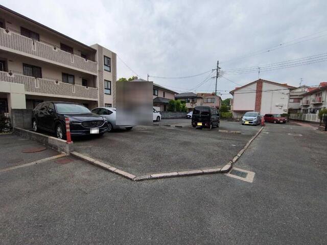 ネオアーバンコートー（102） 駐車場