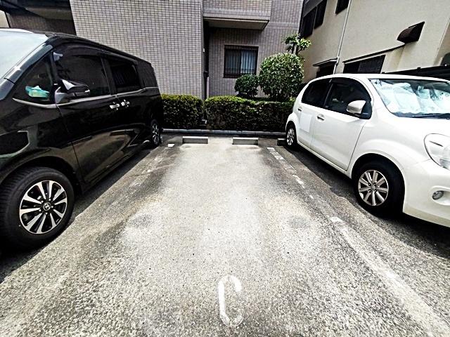 アゼリア六甲（402） 駐車場
