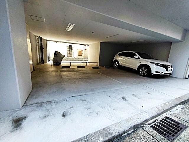 Ｃｉｏｎ　ＫＯＢＥ　ＷＥＳＴ（405） 駐車場