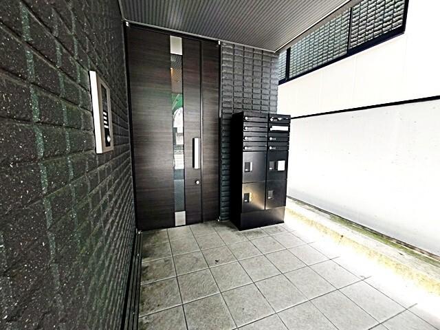 ホワイトハウス水道筋（202） エントランス