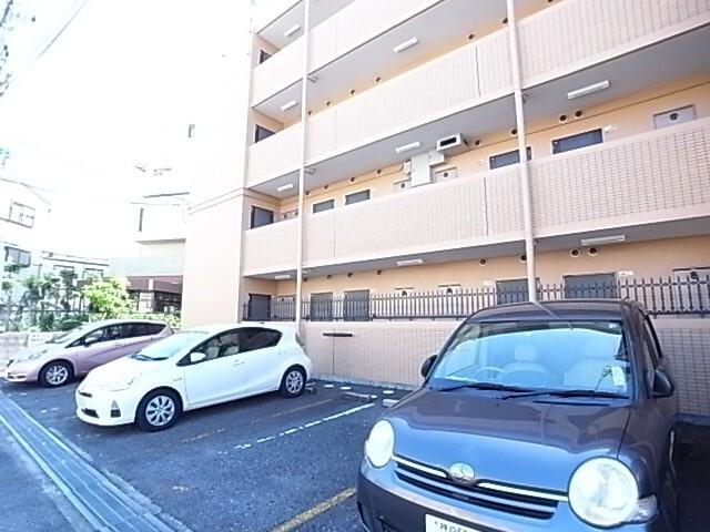HU岩屋ハイツ（302） 駐車場