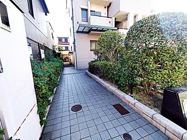 アゼリア六甲（402） エントランス