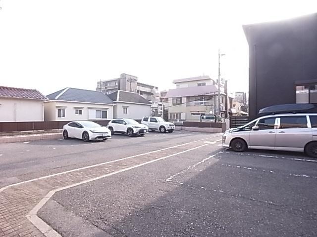 グランディアルネッサンス野崎通り（102） 駐車場