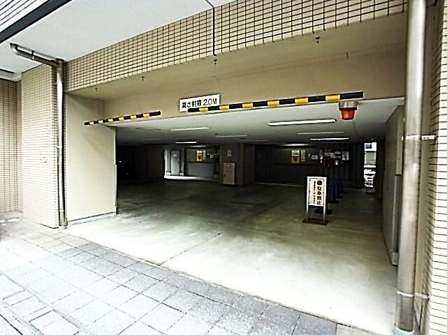 レジディア神戸磯上（1114） 駐車場