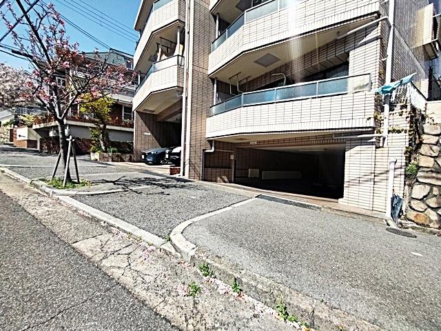 サンヴェール青谷（303） 駐車場