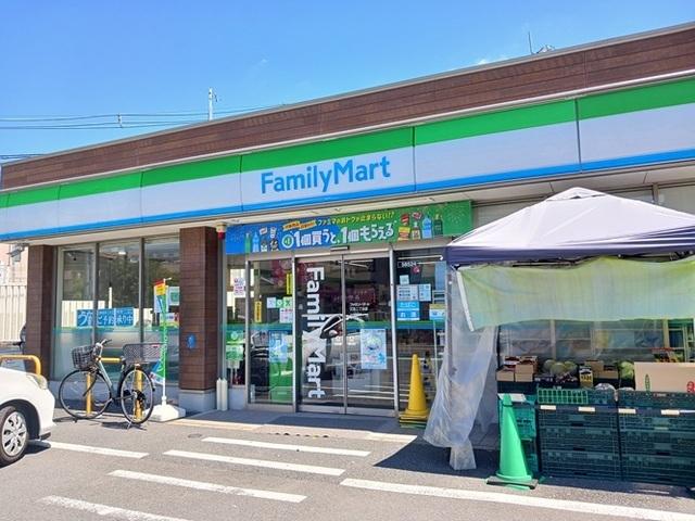 ファミリーマート 江北２丁目店：300m