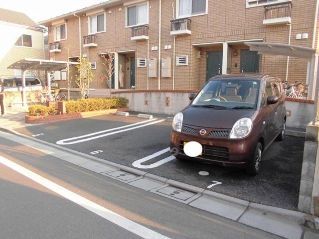 シャトル・アイ（106） 駐車場