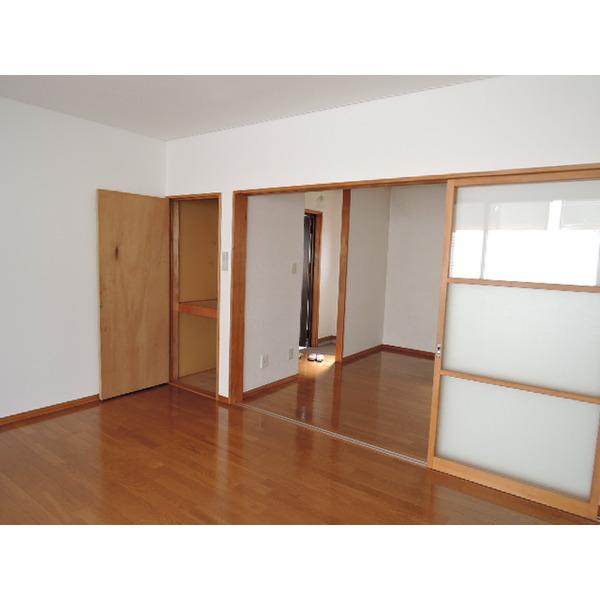 山形市あずま町アパート リビング