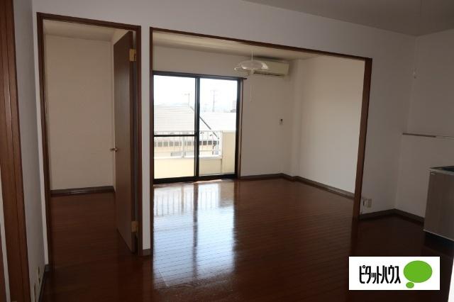 山形市南二番町アパート リビング