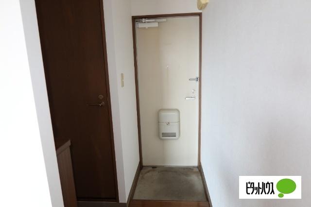 山形市南二番町アパート 玄関