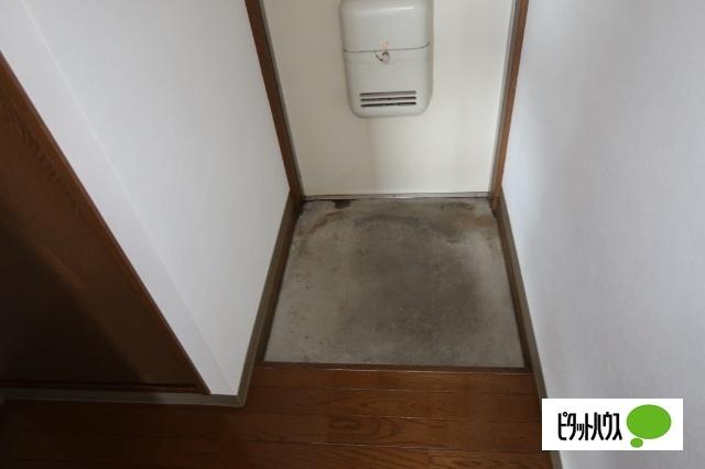 山形市南二番町アパート 玄関