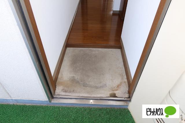 山形市南二番町アパート 玄関