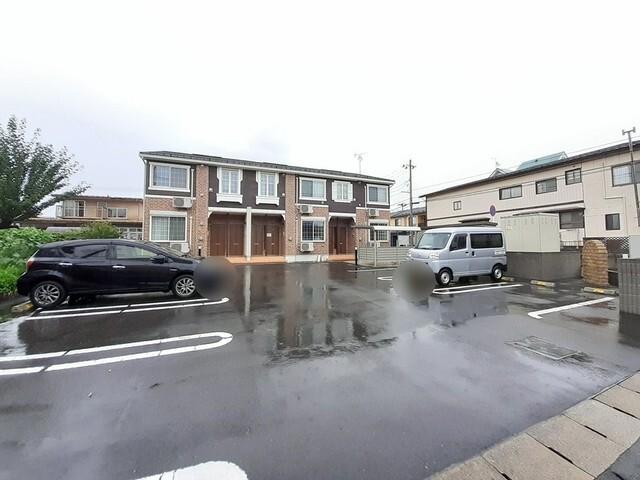 エレガント（102） 駐車場
