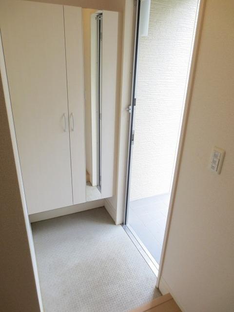 リール・ロージェ Ｃ（102） 玄関