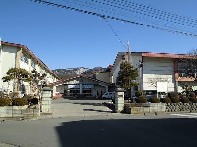 鈴川小学校：550m