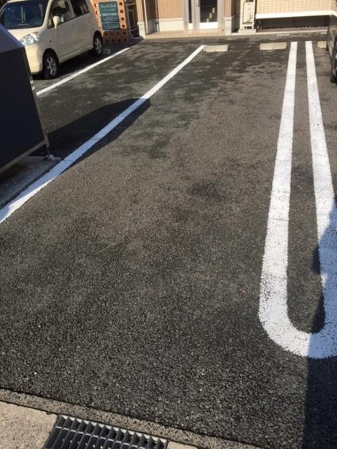 ファミールＪＩＮＢＡ（102） 駐車場