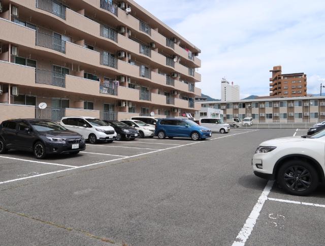 山形市松波マンション 駐車場