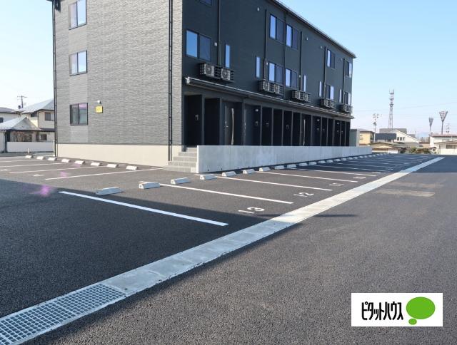 プチ　ボヌール（花楯） 駐車場