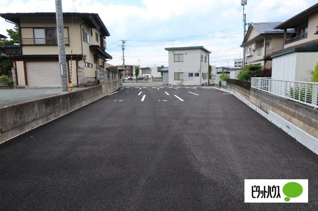 サジタリアス 駐車場