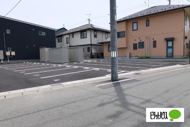 ヴィルヌーヴⅢ 駐車場