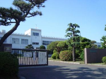 平塚市立大野中学校：1307m