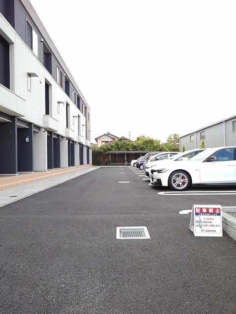 デスパシオ（106） 駐車場