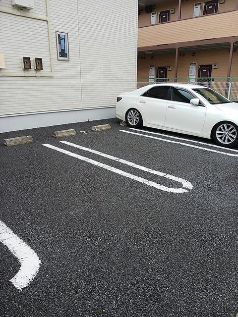 リバージュ厚木Ⅲ（202） 駐車場