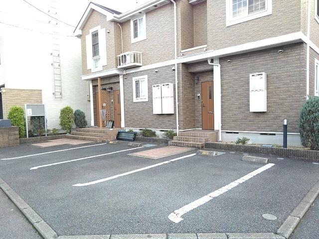 ラ・セラ・ウエストＣ（102） 駐車場