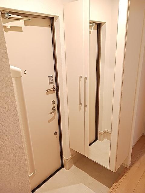 クリスタルメゾン　しらかば（101） 玄関