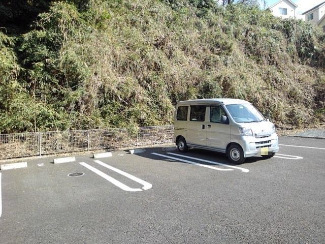 ラフレシールⅢ（101） 駐車場