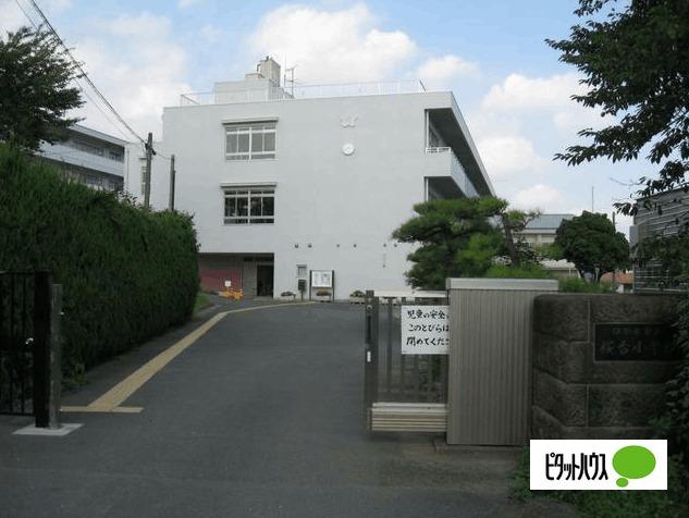 伊勢原市立桜台小学校：855m