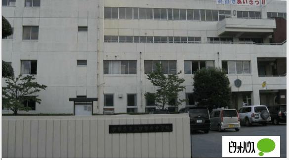 伊勢原市立伊勢原中学校：456m