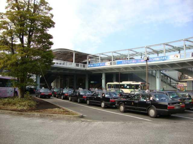 海老名駅(小田急　小田原線)：1970m
