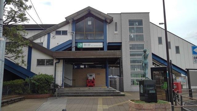 寒川駅：1300m