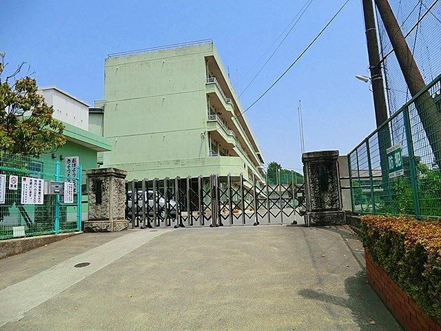 荻野小学校：450m