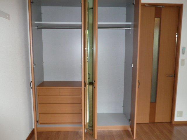 ハイツルミナス 収納