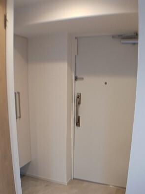 スアヴィス平塚八重咲（103） 玄関