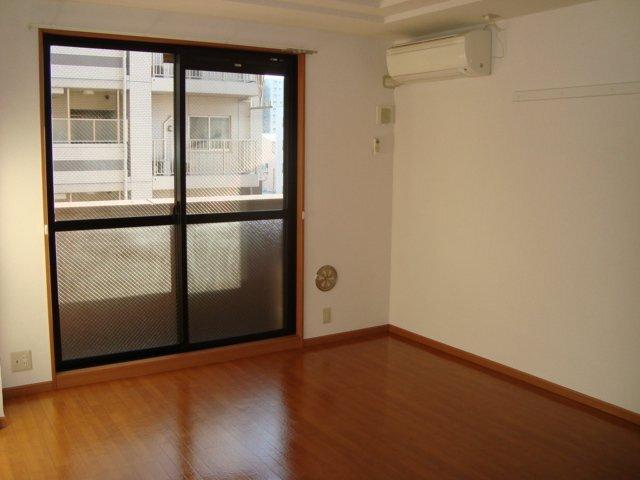 ポスト・マローネ 部屋画像