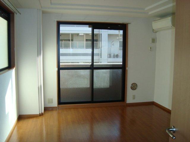 ポスト・マローネ 部屋画像