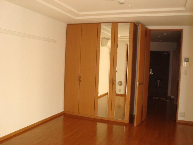 ポスト・マローネ 部屋画像