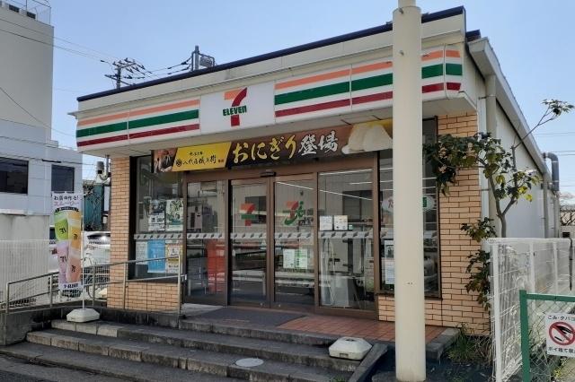 セブンイレブン：100m