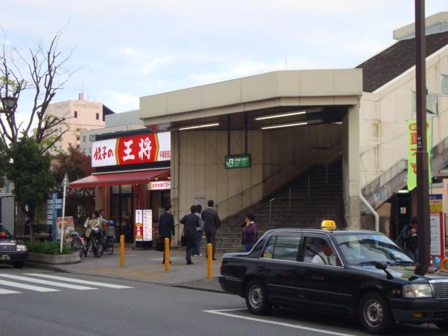 駅西口：612m
