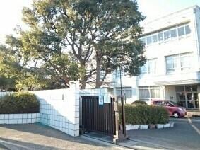 駒寄小学校：120m