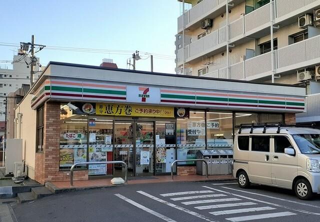 セブンイレブン：110m