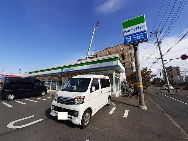 ファミリーマート：330m