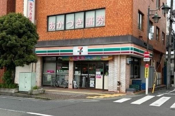 セブンイレブン：210m